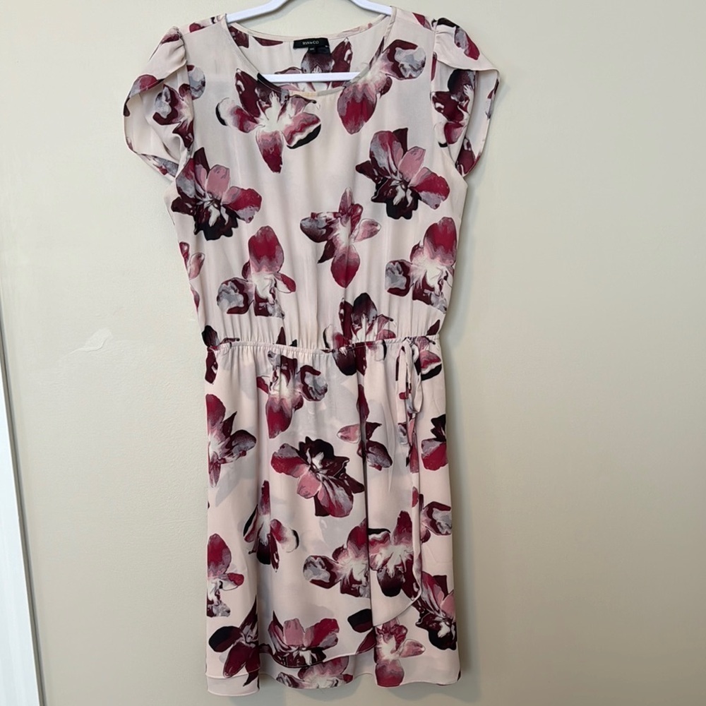 RW & CO l Floral Print Dress in Cream and Red